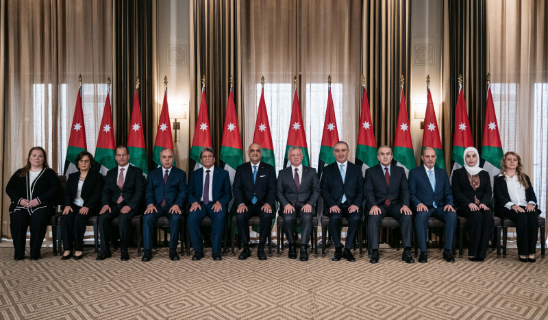 His Majesty King Abdullah swears in new ministers at Al Husseiniya Palace on Thursday (Photo courtesy of Royal Court)